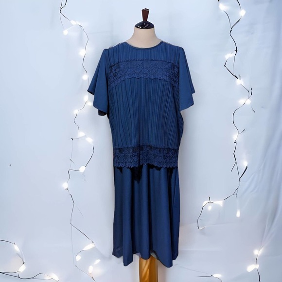 𝅺vintage 1970's Special Occasion Navy Blue Pleated Secretary Dress, Plus 20W - Picture 5 of 6